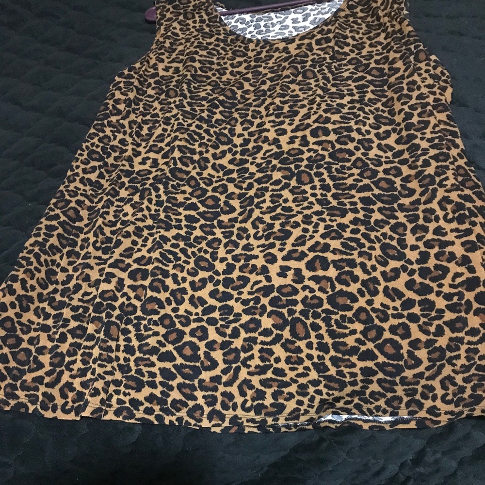 Sleeveless shirt